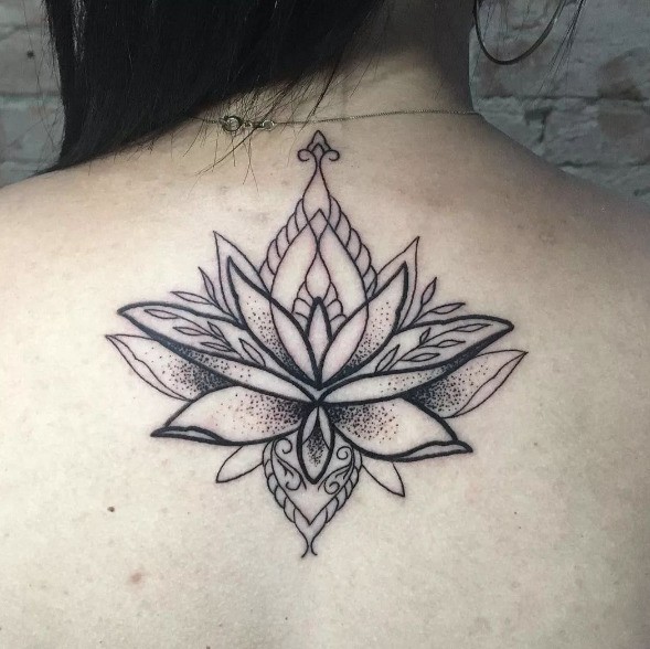 Flower tattoo: know the meanings and see 81 ideas