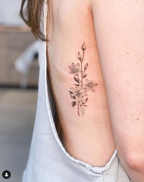 Flower tattoo: know the meanings and see 81 ideas