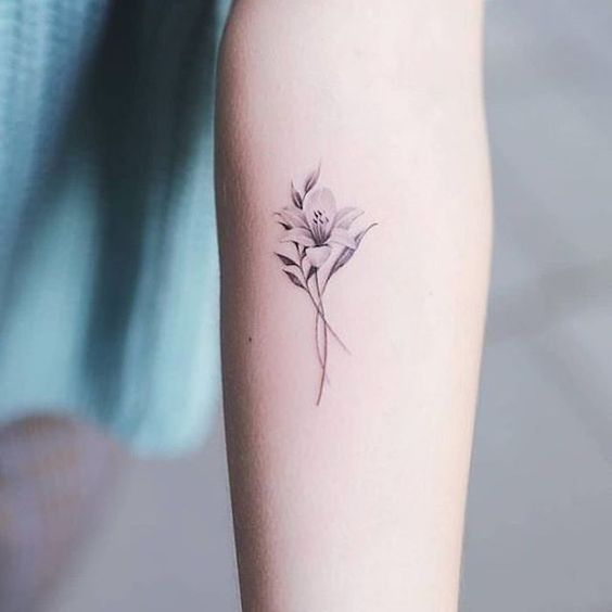 Flower tattoo: know the meanings and see 81 ideas
