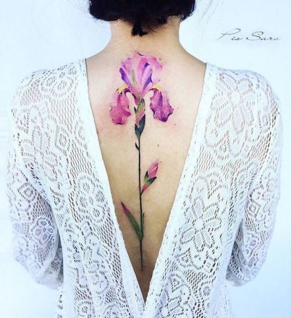 Flower tattoo: know the meanings and see 81 ideas