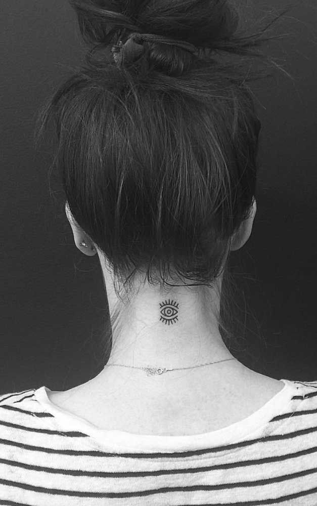 Echa un vistazo a 65 imágenes de tatuajes femeninos en el cuello