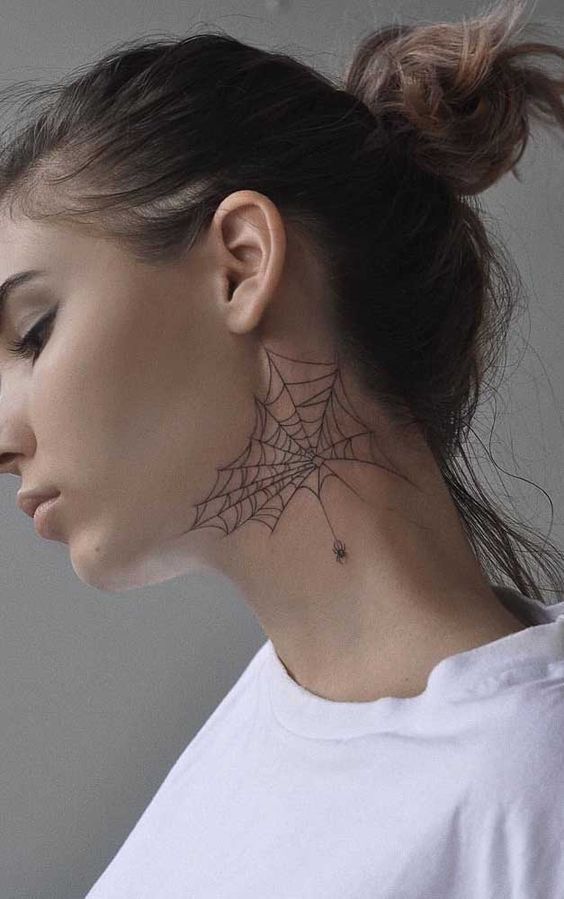 Scopri 65 immagini di tatuaggi femminili sul collo