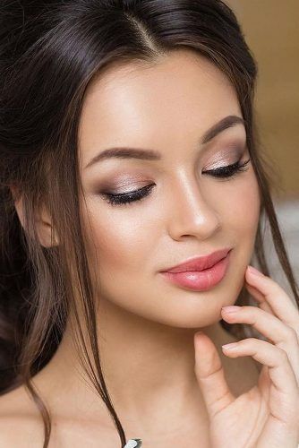 Trucco da sposa: scuoti il ​​viso giorno e notte