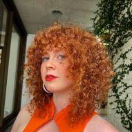 Copper red curly hair: 30 inspirations and tips for not undoing the curls