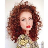 Copper red curly hair: 30 inspirations and tips for not undoing the curls