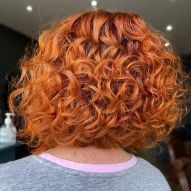 Copper red curly hair: 30 inspirations and tips for not undoing the curls