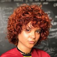 Copper red curly hair: 30 inspirations and tips for not undoing the curls