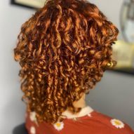 Copper red curly hair: 30 inspirations and tips for not undoing the curls