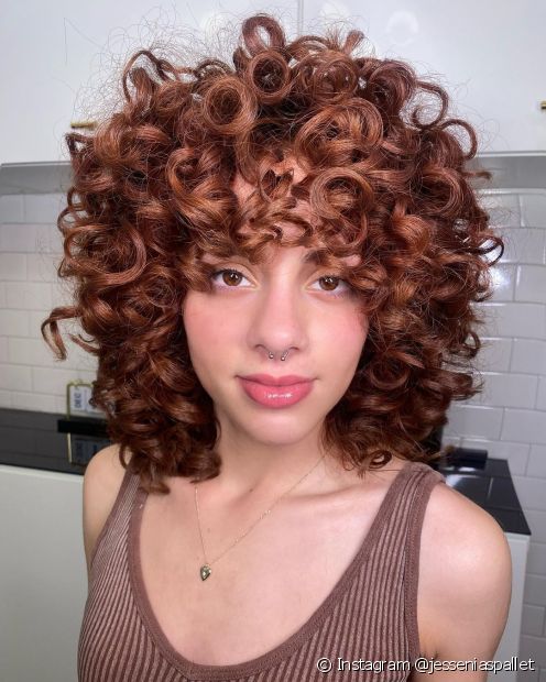 Copper red curly hair: 30 inspirations and tips for not undoing the curls