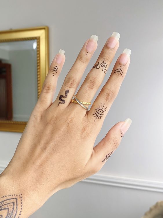 Finger tattoo: see care tips and design options