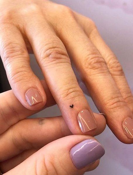 Tatuaje en el dedo: consulte los consejos de cuidado y las opciones de diseño