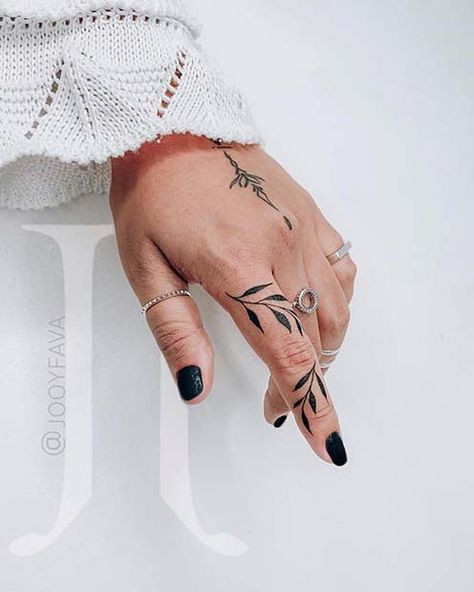 Finger tattoo: see care tips and design options