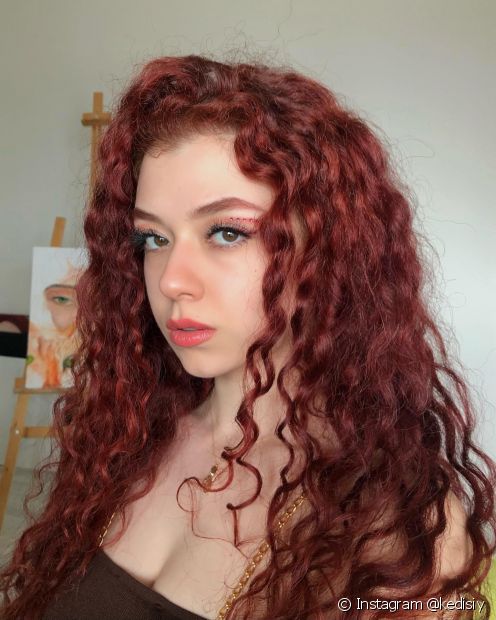 Comment se teindre les cheveux en rouge pour la première fois ? Pas à pas