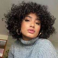 Découvrez la coupe de cheveux bouclée parfaite pour chaque type de visage !