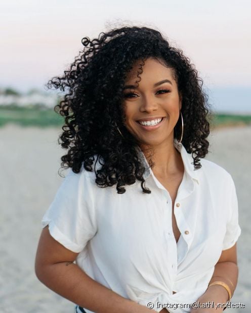 Découvrez la coupe de cheveux bouclée parfaite pour chaque type de visage !