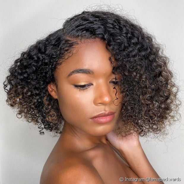 Discover the perfect curly haircut for every face type!