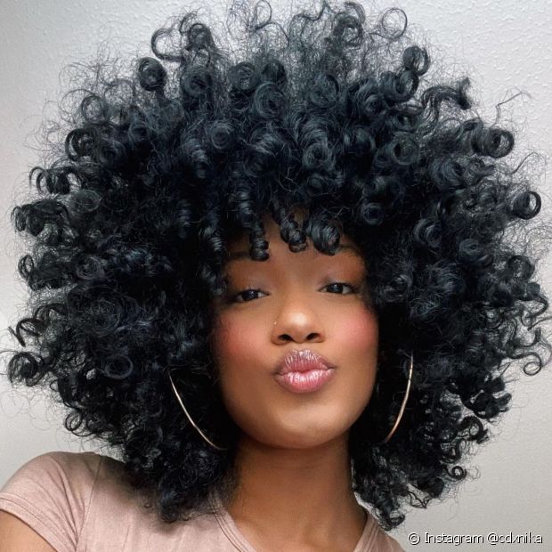 Discover the perfect curly haircut for every face type!