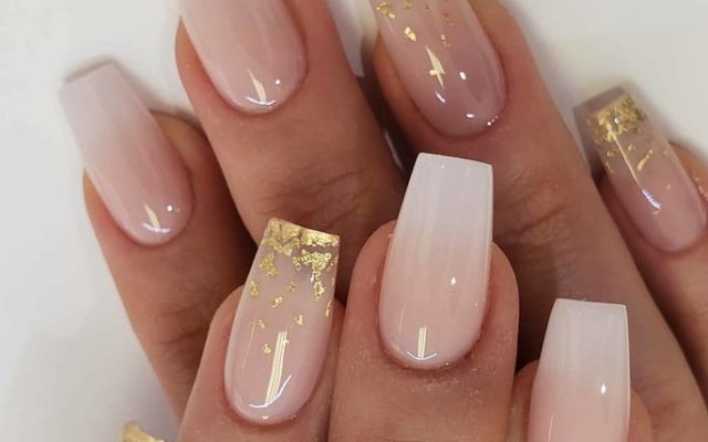 Uñas de fibra de vidrio: mira todo sobre esta moda