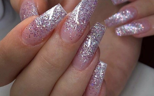 Uñas de fibra de vidrio: mira todo sobre esta moda