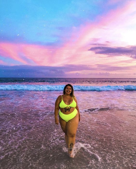 Plus size bikinis and swimsuits: inspirations from beautiful models for all bodies!