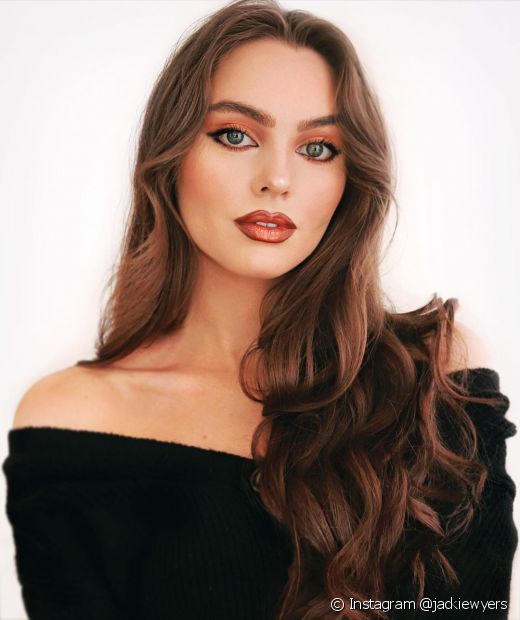 Golden brown lit brunette: 30 photos and tips to conquer the trend