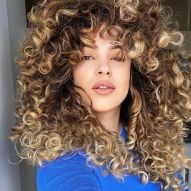 Curly bangs: 4 types to choose the one that best suits you and your haircut