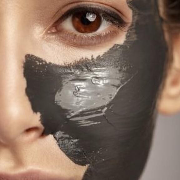 Black clay: benefits and way to use this face mask