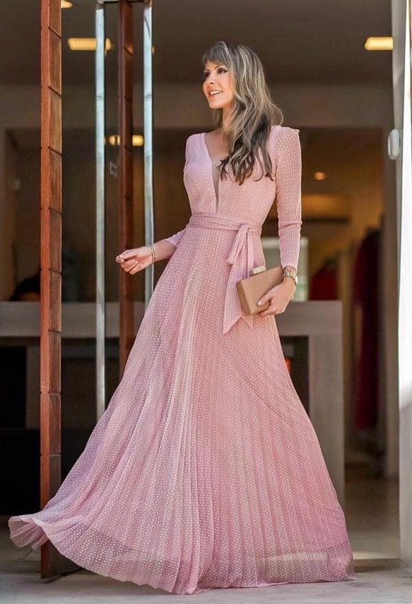 Get inspired by the beautiful pink bridesmaid dress