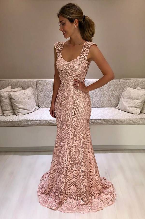 Inspírate con el hermoso vestido rosa de dama de honor