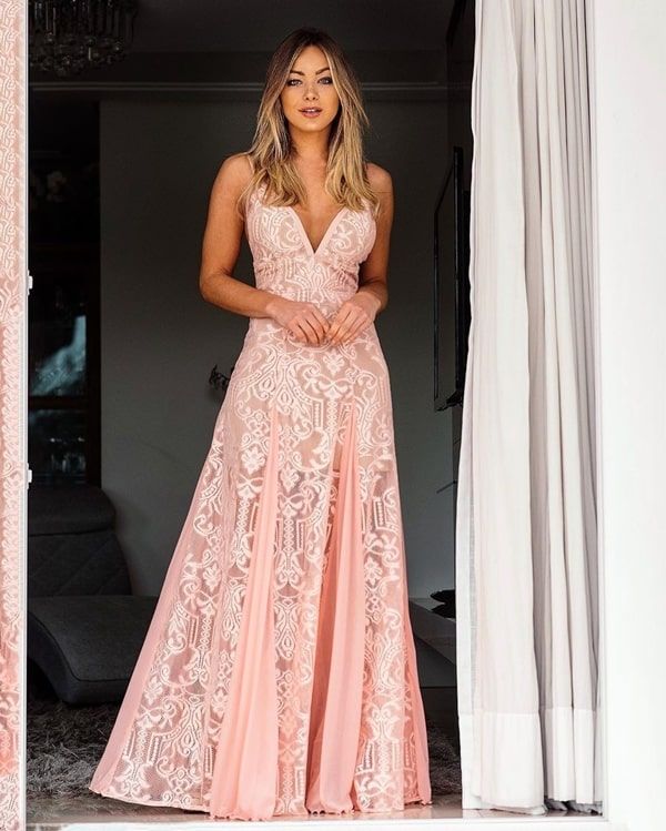 Inspírate con el hermoso vestido rosa de dama de honor