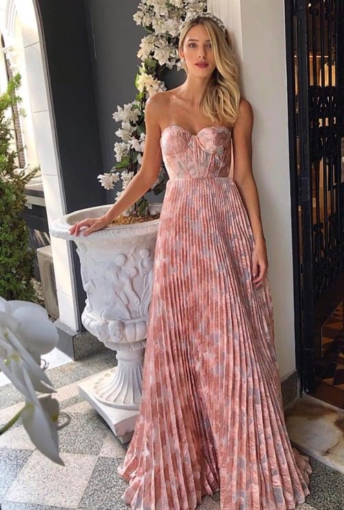 Get inspired by the beautiful pink bridesmaid dress