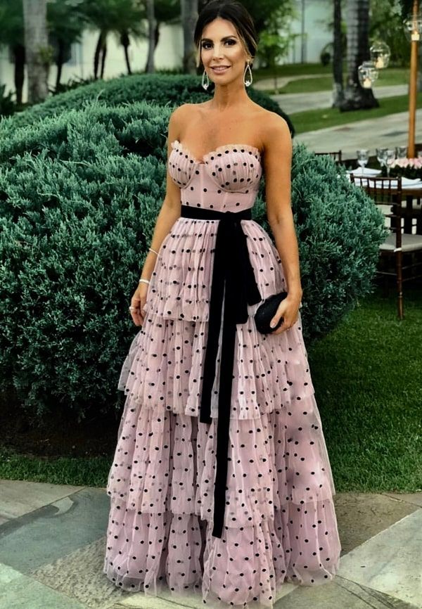 Inspírate con el hermoso vestido rosa de dama de honor