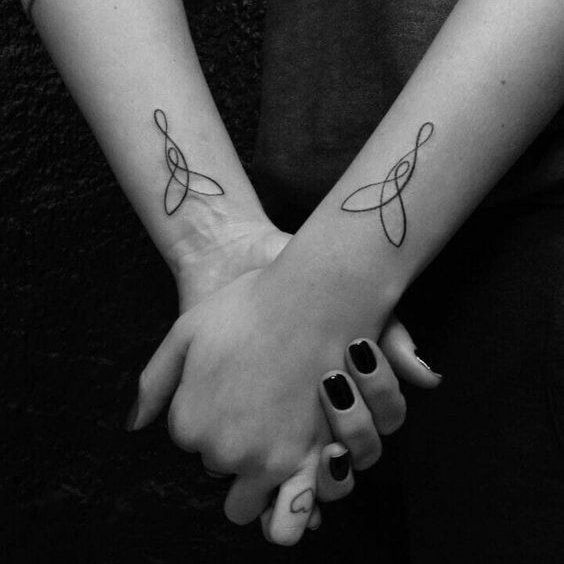 Mother and daughter tattoo: 30 inspirations to mark this love on the skin