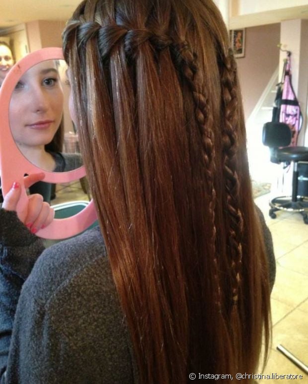 Waterfall braid in brown hair: learn the hairstyle step by step + 10 photos to inspire!