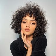 Curly hair with or without bangs? See 5 tips to decide!