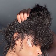 11 hairstyles for curly hair: get inspired by quick and easy looks