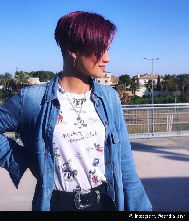 Cheveux violets : comment entretenir et maintenir la couleur des mèches colorées