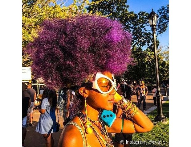 Cheveux violets : comment entretenir et maintenir la couleur des mèches colorées