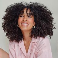 What to do to give shine to curly hair? Learn 5 tips