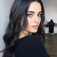 Longs cheveux noirs : 20 photos à colorier + conseils pour faire briller les mèches