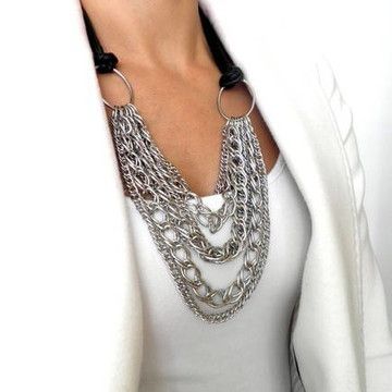 See maxi necklace models for you to exude charm and beauty