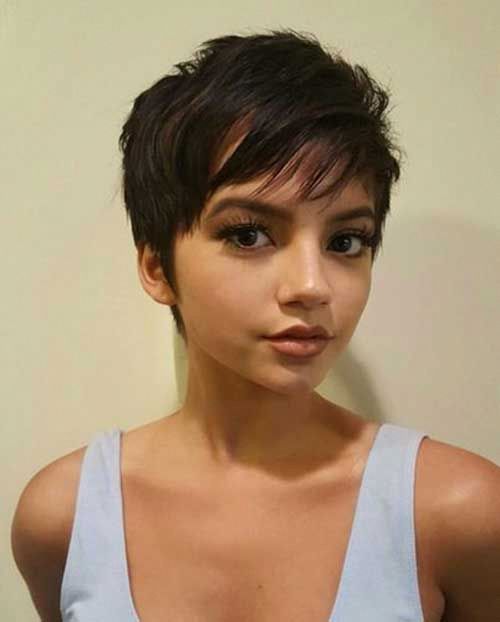 Best short haircut options for round face