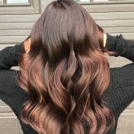 Coffee lit brunette: 30 photos and ink tip to bet on the trend