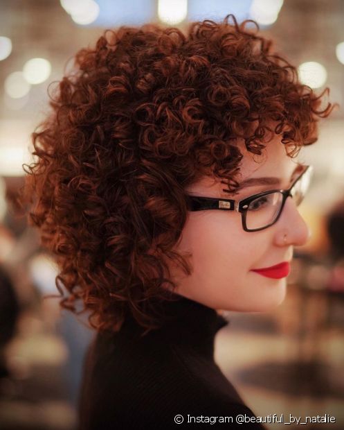 20 fotos de cabello rizado rojo oscuro y consejos de tinte para usar