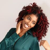 20 dark red curly hair photos and dye tips to use