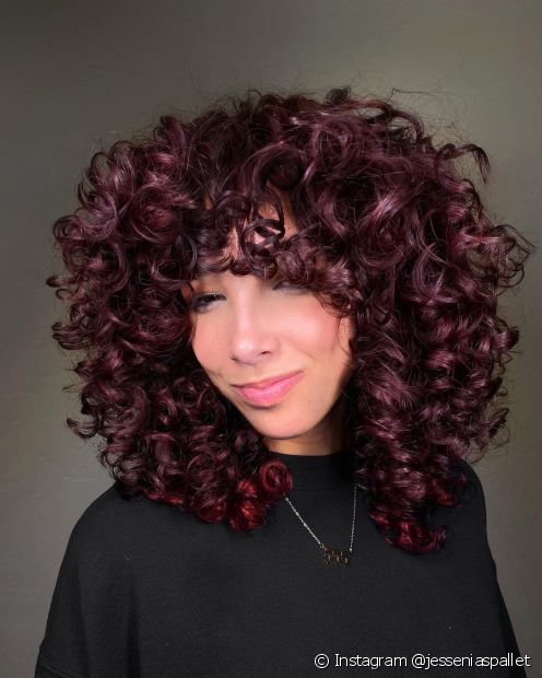 20 dark red curly hair photos and dye tips to use