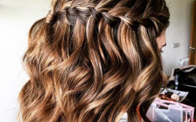 30 tendances de tresses pour cheveux bouclés sur lesquelles miser