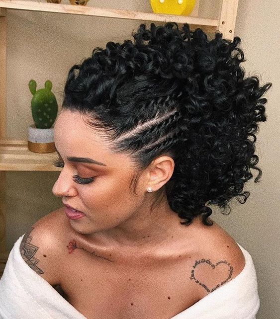 30 tendances de tresses pour cheveux bouclés sur lesquelles miser