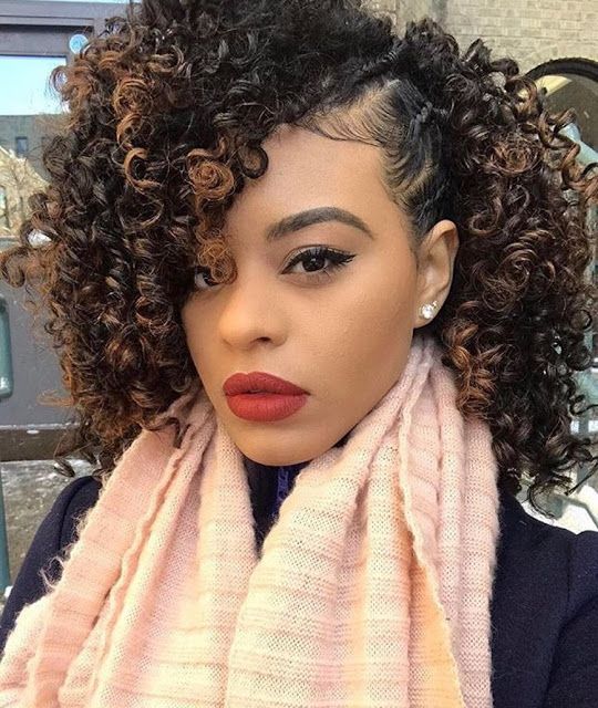 30 tendances de tresses pour cheveux bouclés sur lesquelles miser