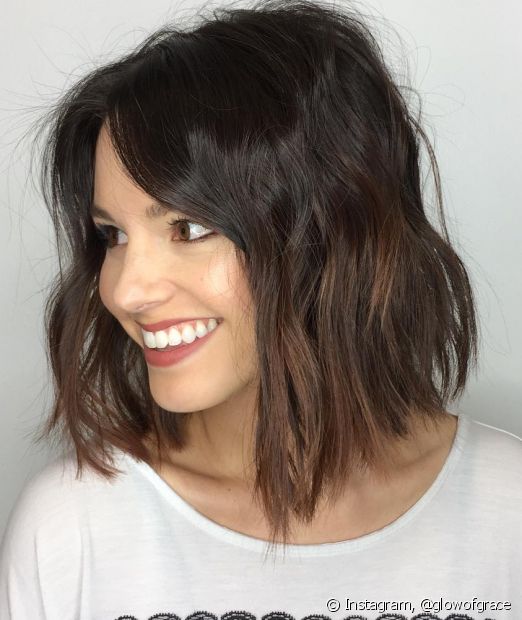 Shoulder length hair: medium cut tips to renew the look